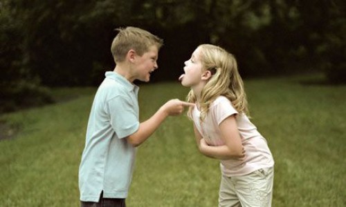 Полезные советы для родителей. Как помочь братьям и сестрам перестать ссориться и обвинять друг друга.
